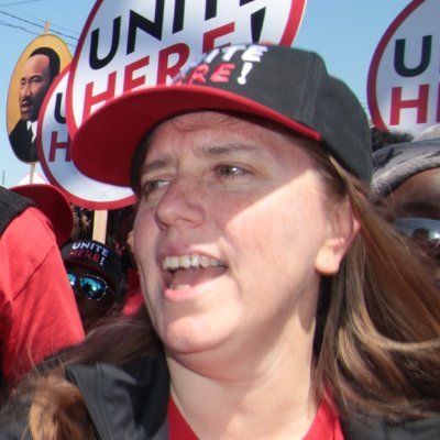 Image of Gwen Mills at UNITE HERE! rally.